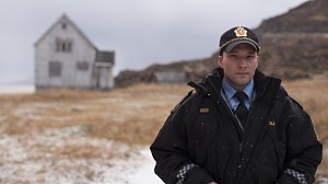 Simen Eriksen, den eneste politimannen på Sørøya. Foto: NRK